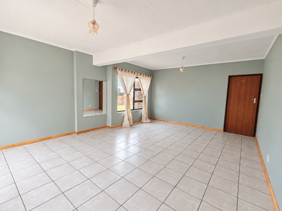 To Let 5 Bedroom Property for Rent in Gonubie Eastern Cape